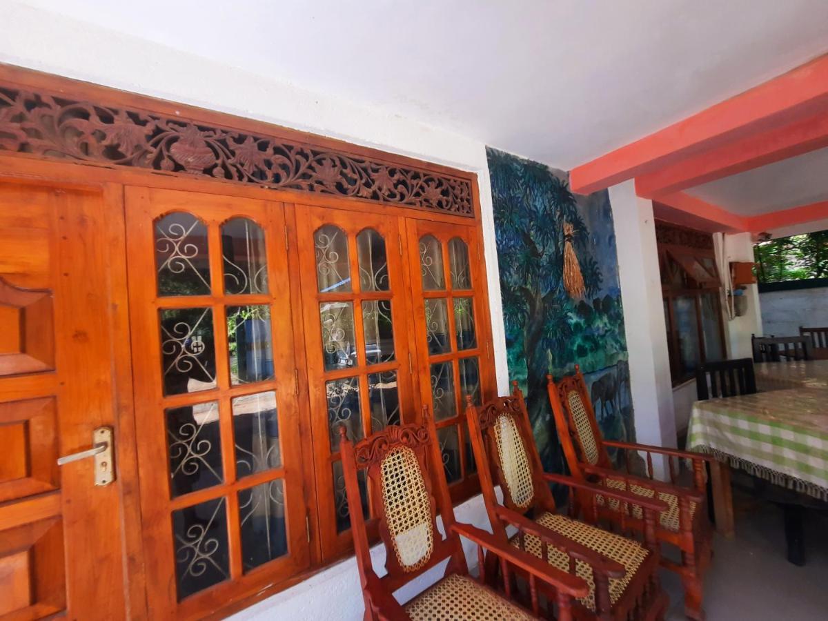 Hostel -In Frant Of The National Park- اوداوالاوي المظهر الخارجي الصورة